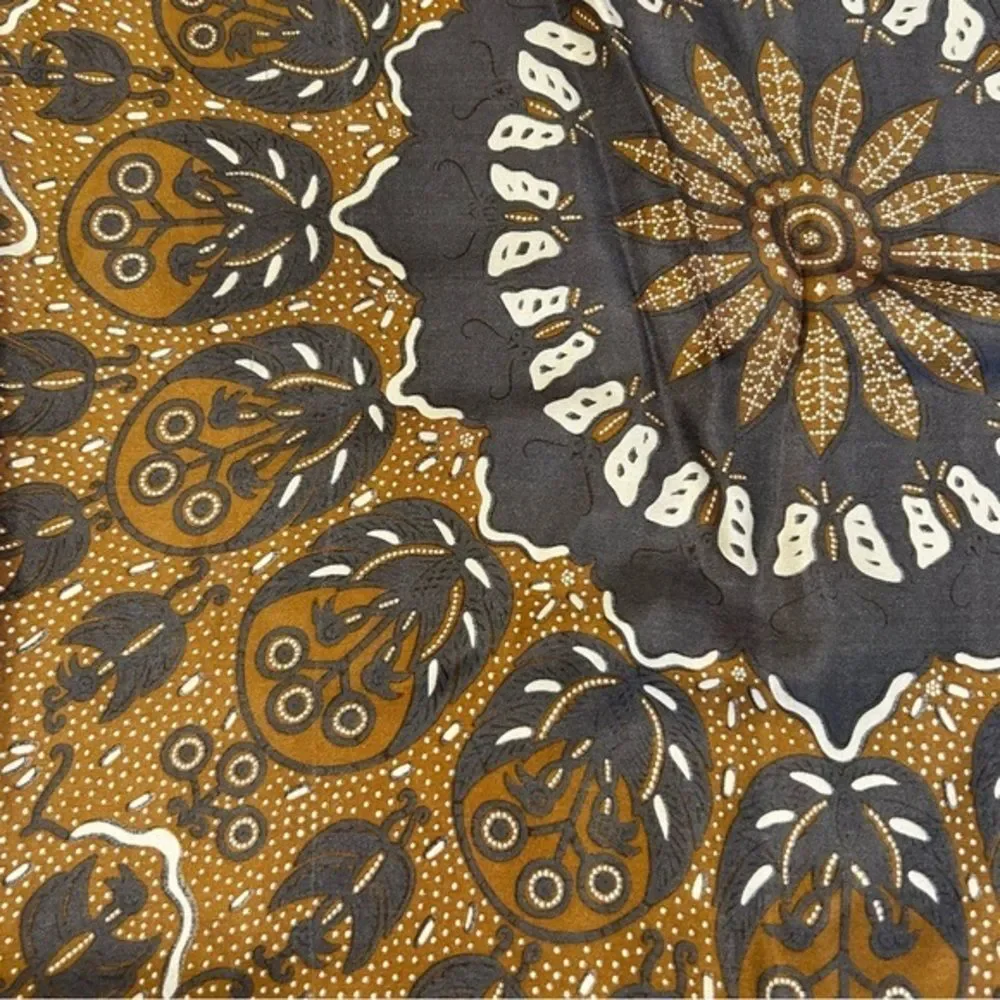 Beautiful‎ Vintage Silk Carmel & Gray Print Scarf 30x30”